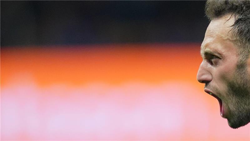 Hakan Calhanoglu jubelt nach seinem zweiten Tor.