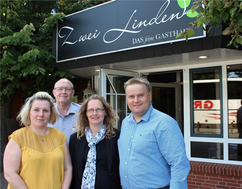 Halina und Burchard von der Decken sowie Sina und Sönke Bösch (Foto von links) wagen den Sprung in die Gastronomie . Foto Graunke-Witt