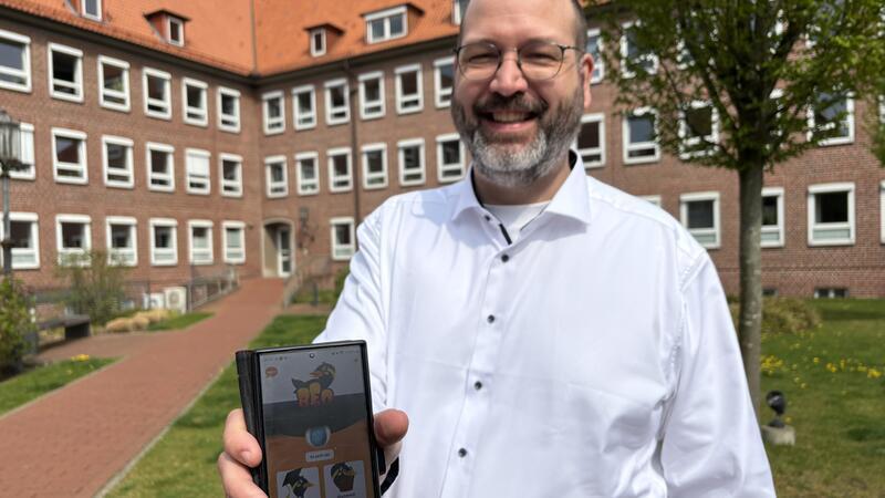 Halldor Hoyer vom Stader Landschaftsverband hat gemeinsam mit seiner Kollegin Nele Ohlsen die neue Sprachlern-App Beo entwickelt.