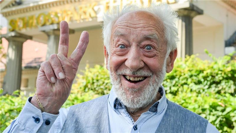 Hallervorden wird 90 - „Das Lampenfieber ist immer da“ Hallervorden machte sich als Spaßmacher „Didi“ einen Namen, kämpfte später dann gegen das Witzel-Image an.