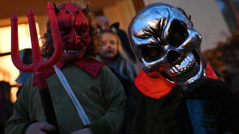 Sachbeschädigung an Halloween: Welche Versicherung zahlt? Halloween-Streiche, die in Sachbeschädigungen enden, können für die Verursacher teuer werden. Für die Leidtragenden leider auch.