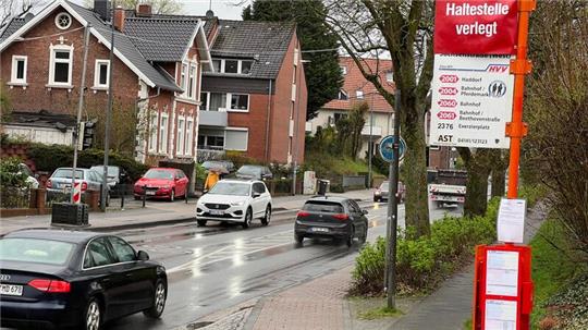 Haltestelle verlegt: An der Harsefelder Straße/Ecke Sachsenstraße halten keine Busse mehr. Das ist eine von mehreren vorbereitenden Maßnahmen für den Radwegneubau.