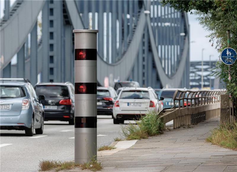 Hamburg hat die meisten Blitzer – Spitzenreiter bei Raser-Bußgeldern Hamburg erhält für Millioneneinnahmen aus Raser-Bußgeldern den „Goldenen Blitzer“. (Archivfoto)