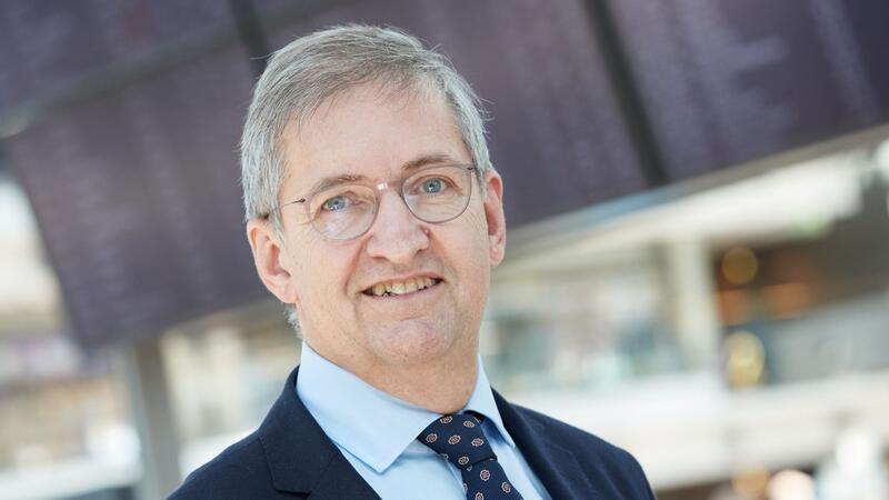 Hamburger Flughafen-Chef Michael Eggenschwiler während eines Pressetermins.