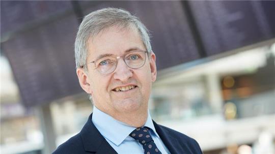 Hamburger Flughafen-Chef Michael Eggenschwiler während eines Pressetermins.