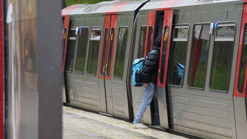 Gratis-Deutschlandticket kommt bei Hamburger Schülern gut an Hamburger Schüler bekommen das Deutschlandticket jetzt gratis. (Archivfoto)