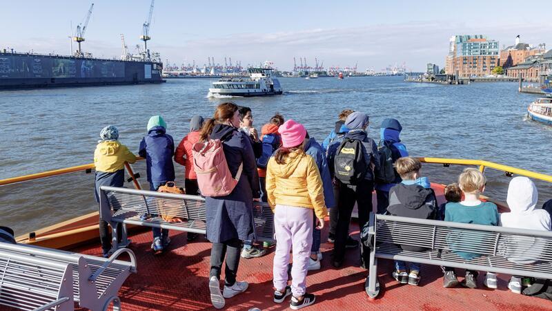 HVV für Hamburger Schüler gratis - einige Tage ohne Ticket Hamburger Schüler können bis Ende August im gesamten HVV-Gebiet ohne Ticket gratis fahren.