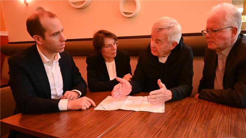 Hamburger treffen Altländer: Die Christdemokraten Dennis Thering, Dr. Anke Frieling, Bernd Sänger und Michael Eble im Gespräch (von links).