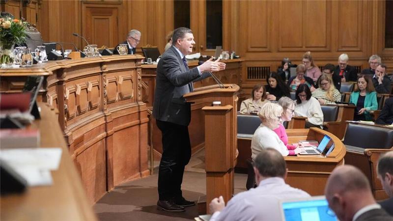 Bürgerschaft streitet über Rückkauf von Pflegen und Wohnen Hamburgische Bürgerschaft streitet über den Rückkauf einst privatisierter Pflegeeinrichtungen.