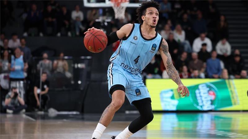Hamburger Basketballer feiern erfolgreichen Abschluss Hamburgs Basketballer um Jaizec Lottie feierten einen Erfolg im Eurocup