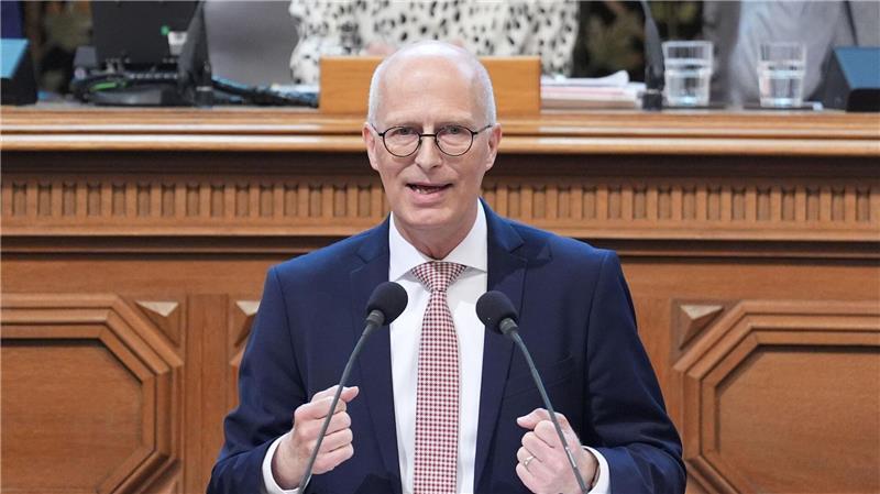 Hamburgs Bürgermeister Peter Tschentscher (SPD) hält die Einigung im Streit um den „Wachstumsbooster“ für vernünftig. (Archivbild)