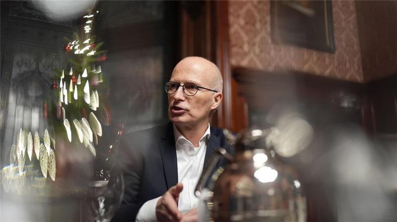Hamburgs Bürgermeister Peter Tschentscher (SPD) pocht auf Förderzusagen des Bundes.