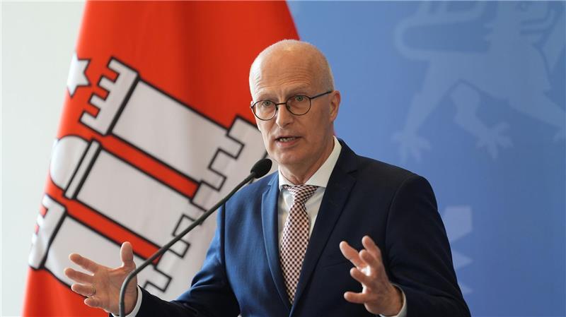 Blauer Brief von Hamburg an Berlin wegen Abschiebungen Hamburgs Bürgermeister Peter Tschentscher wirft den Berliner Behörden vor, die Abschiebung von mehreren Afghanen nach Schweden zu verhindern (Archivbild).