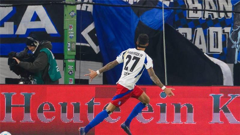 Hamburgs Davie Selke jubelt nach seinem Tor zum 1:0.