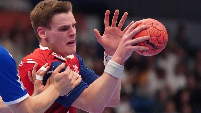 Buxtehuder Dominik Axmann schwer verletzt Hamburgs Dominik Axmann in Aktion.