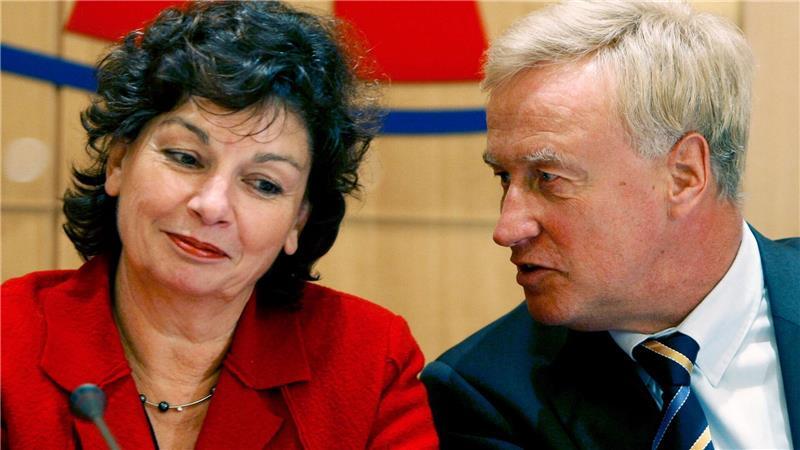 Hamburgs Erster Bürgermeister Ole von Beust (CDU) und die Zweite Bürgermeisterin Christa Goetsch (GAL) führten Deutschlands erste schwarz-grüne Koalition auf Landesebene. (Archivbild)