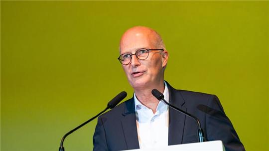 Hamburgs Erster Bürgermeister Peter Tschentscher spricht.
