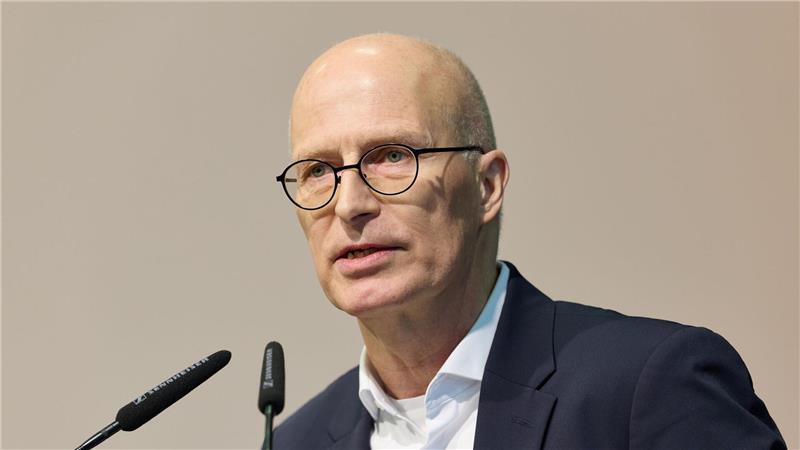 Hamburgs Erster Bürgermeister Tschentscher unterstützt den Vorschlag einer Sonder-Ministerpräsidentenkonferenz. (Archivbild) 