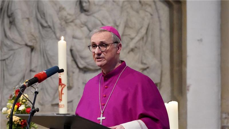 Hamburgs Erzbischof Stefan Heße hat eine Gruppe ukrainischer Sternsinger empfangen. (Archivbild)