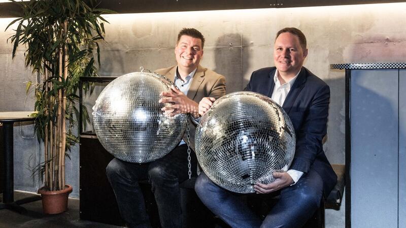 Brücken-Musikclubs finden neue Heimat bei Deichtorhallen Hamburgs Finanzsenator Andreas Dressel (links) und Kultursenator Carsten Brosda (beide SPD) haben den Umzug mit möglich gemacht.