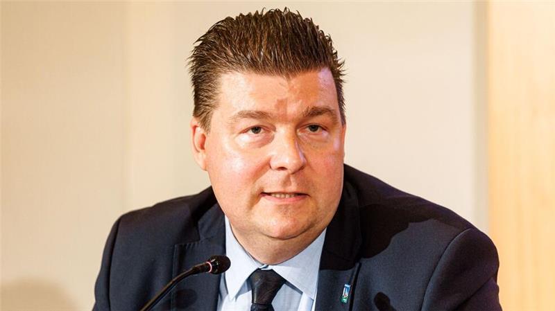 Hamburger Senat beschließt Paket zum Bürokratieabbau Hamburgs Finanzsenator Dressel (SPD) spricht im Hamburger Rathaus. (Archivbild)