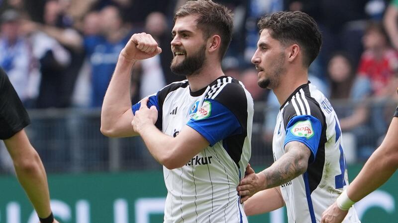 Hamburgs Lukasz Poreba (links) erzielte den Treffer zum 2:1 gegen den 1. FC Kaiserslautern.
