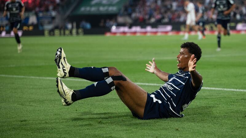 HSV-Trainer überrascht mit Taktikwechsel und Kommentar zu Königsdörffer Hamburgs Ransford Königsdörffer jubelt nach seinem Treffer zum 2:0.