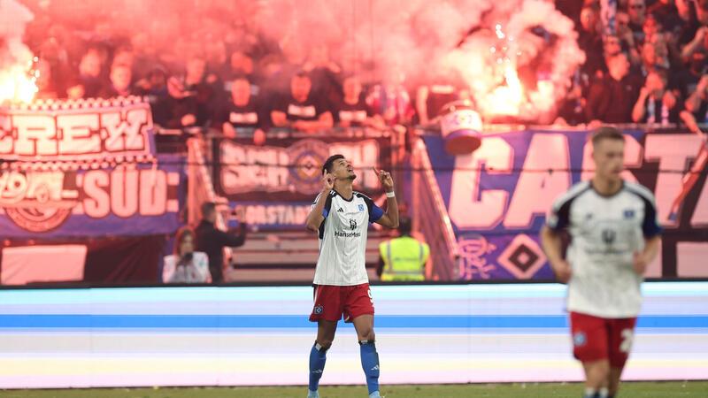 St. Pauli-Aufstieg muss noch warten: HSV gewinnt Stadtderby Hamburgs Robert Glatzel bejubelt sein Tor zum 1:0.