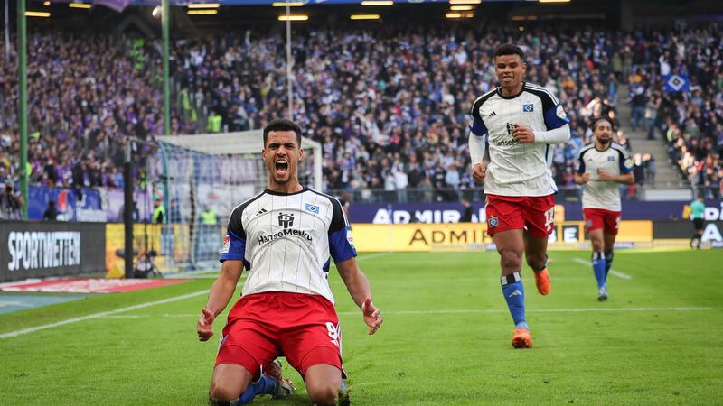 Niederlage gegen den Letzten: HSV kann Patzer der Konkurrenz nicht nutzen Hamburgs Robert Glatzel (l) jubelt nach seinem Treffer zum 1:1 per Elfmeter.