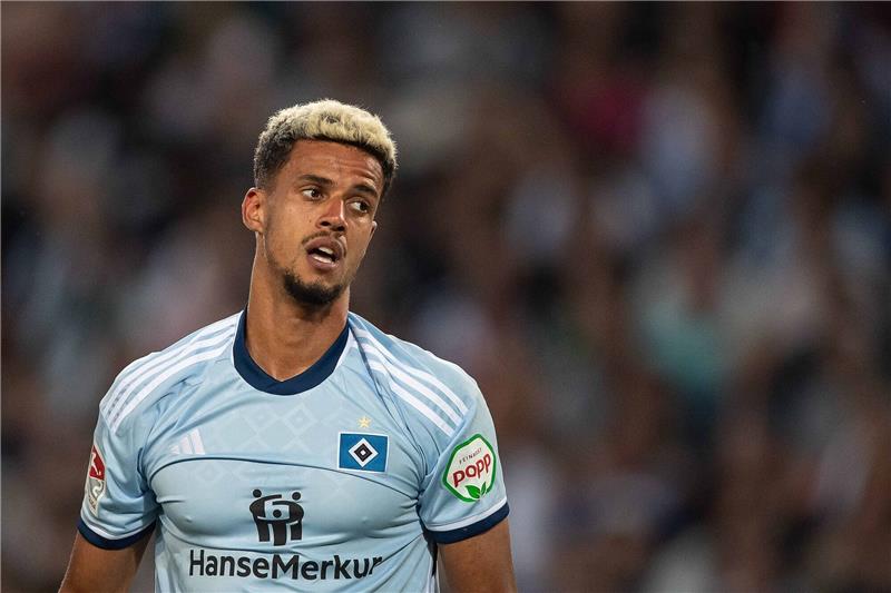 HSV-Trainer Walter traut Stürmer Glatzel Nationalteam zu Hamburgs Robert Glatzel steht auf dem Feld.