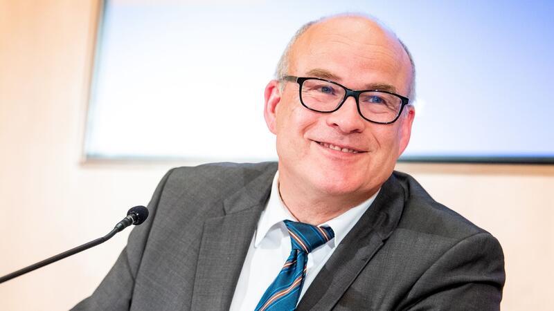 Schulsenator Rabe zu Pisa-Ergebnis: War zu erwarten Hamburgs Schulsenator Ties Rabe spricht im Rathaus während einer Pressekonferenz.