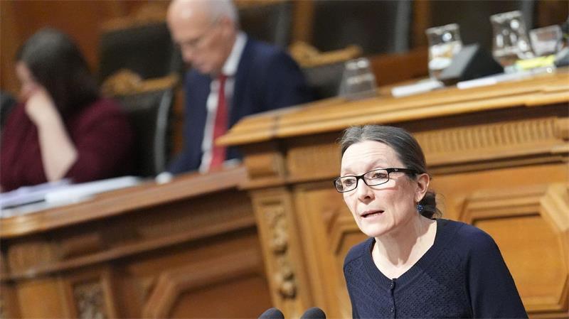 Hamburgs Schulsenatorin Ksenija Bekeris (SPD) ist in der Debatte um die Schulbegleitung für Inklusionskinder in die Defensive geraten. (Archivbild)