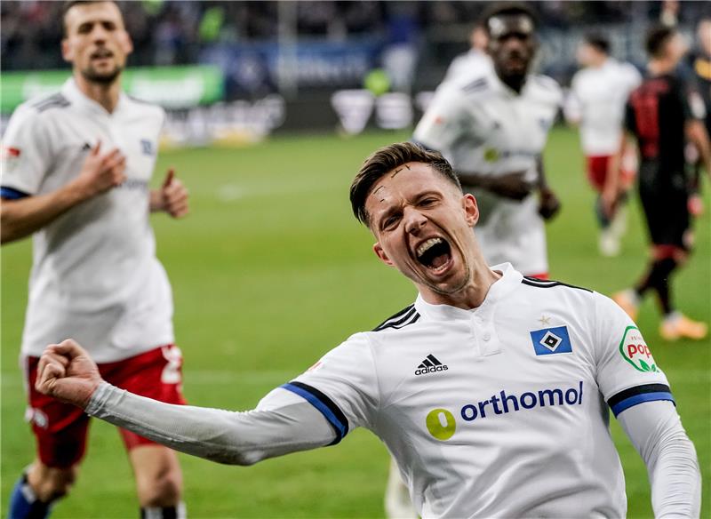 HSV gewinnt mit perfektem Spiel Hamburgs Sonny Kittel. Foto: Axel Heimken/dpa