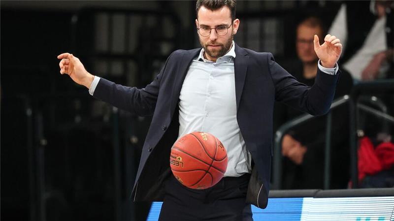 Hamburg Towers müssen sich auch Venice geschlagen geben Hamburgs Trainer Benka Barloschky am Spielfeldrand.