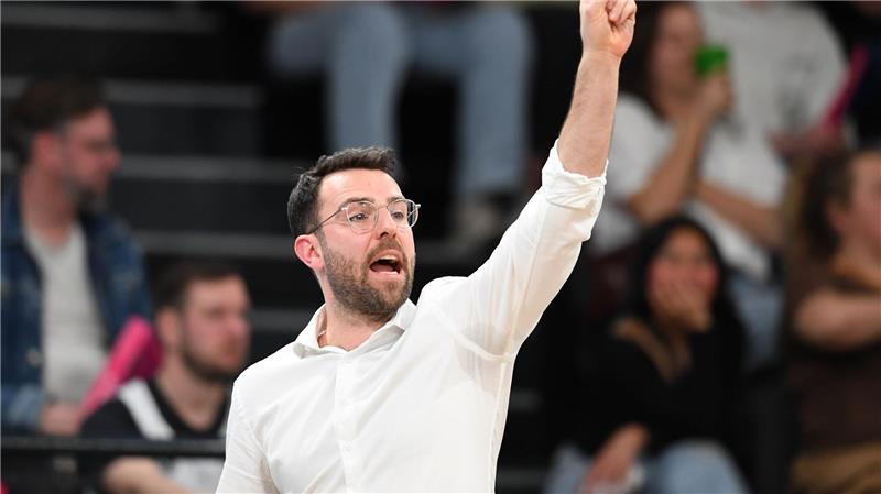 Hamburgs Trainer Benka Barloschky ist mit seinem Team der erste Saisonsieg gelungen. (Archivbild)