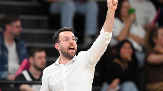 Hamburgs Trainer Benka Barloschky ist mit seinem Team der erste Saisonsieg gelungen. (Archivbild)