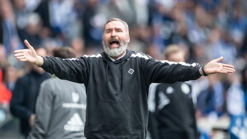 HSV trotz Heimstärke vor Magdeburg gewarnt Hamburgs Trainer Tim Walter gestikuliert.