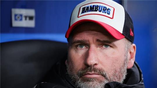 Hamburgs Trainer Tim Walter vor dem Spiel.