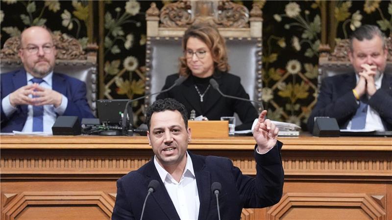 Hamburgs Verfassungsschutz verlangt vom Linken-Bürgerschaftsabgeordneten Deniz Celik eine Unterlassungserklärung. Doch der weigert sich. (Archivbild)