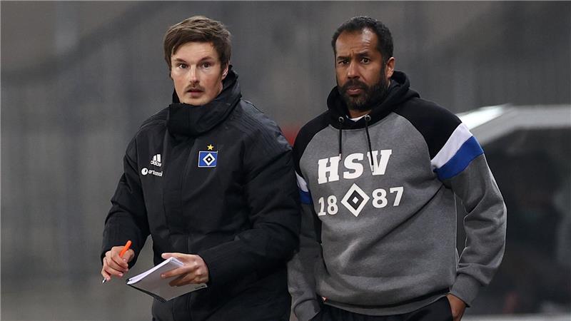 Hamburgs damaliger Trainer Daniel Thioune (r) und der frühere Co-Trainer Merlin Polzin. (Archivbild)