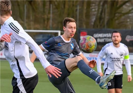 Hammah gewann 4:3. Jan Michel und Lennart Struck trafen dabei doppelt.