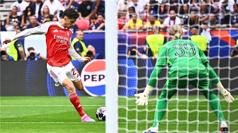 Hammer aus spitzem Winkel: Havertz eiskalt vor dem Tor. 