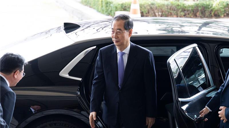 Südkorea: Gericht weist Amtsenthebung von Regierungschef ab Han Duck Soo bleibt im Amt.