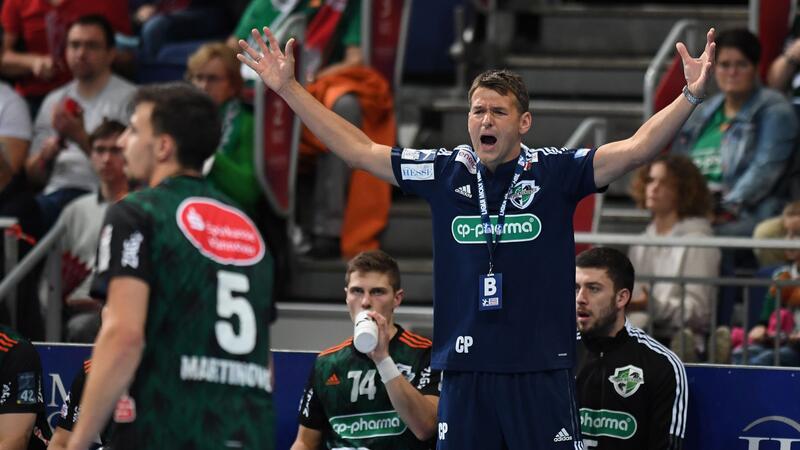 Hannover-Burgdorf siegt auch im zweiten Spiel Handball: Bundesliga, TSV Hannover-Burgdorf. Trainer Christian Prokop gestikuliert.