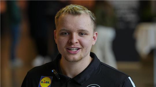 Handball-Nationalspieler Justus Fischer hat seinen Vertrag in Hannover verlängert.