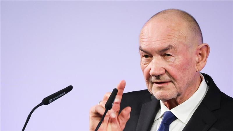 Handelskammer-Präses Aust bilanziert, die Zollverhandlungen mit den USA seien zum Nachteil Europas ausgefallen. 