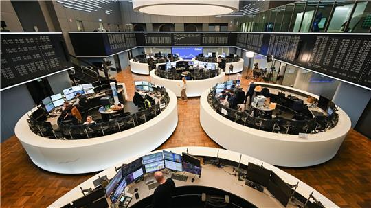Handelsraum der Frankfurter Börse: Die Dividenden für Aktionäre werden dieses Jahr steigen. (Archivbild)