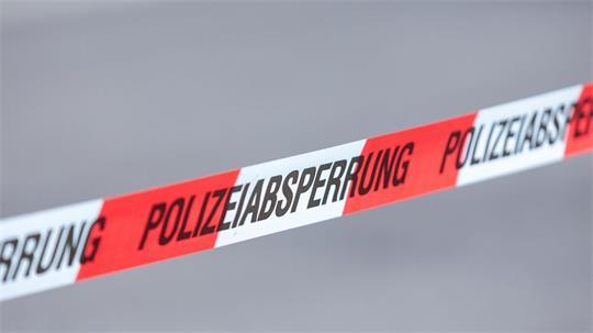 Handgranate unter Auto befestigt - Verdächtiger festgenommen.