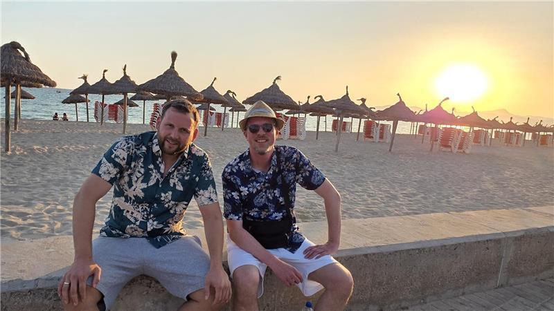 Hanke Blendermann und Philipp Kasburg an der Playa de Palma.