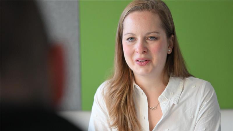 Hannah Strobel, Leitung Unternehmenskommunikation von Lotto Niedersachsen, spricht während eines Interviews mit der dpa Deutschen Presse-Agentur.